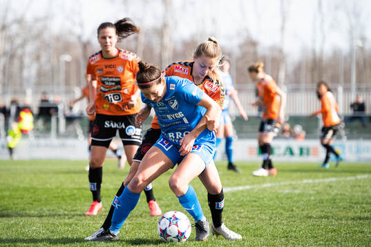 Kalmars Amanda Edgren mot Kristianstads Emmi Alanen