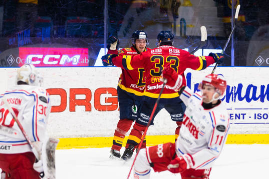Djurgårdens Emil Berglund gör 1-0 pochj jublar med Filiph