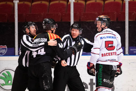 Brynäs Nicklas Danielsson och Örebros Gustav Backström