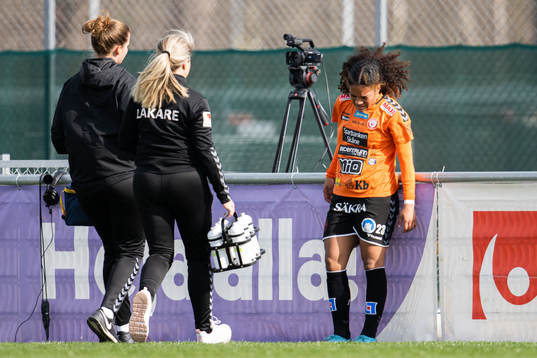 Kristianstads Evelina Duljan får hjälp