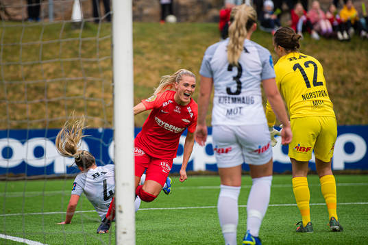 Svava Ros Gudmundsdottir of Brann celebrates