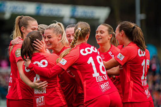 Svava Ros Gudmundsdottir of Brann celebrates with Tuva