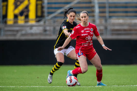 s Linda Hallin och Örebros Jenna Hellstrom