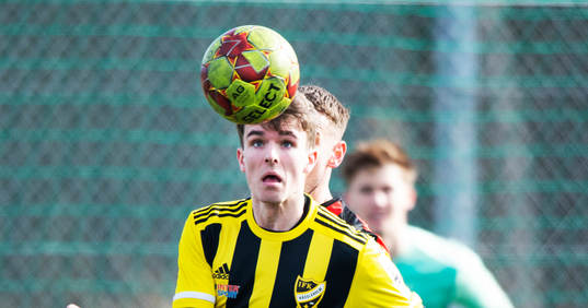 IFK Hässleholms Elliot Nilsson i träningsmatchen mellan IFK Hässleholm och Eslövs BK i Hässleholm 27 mars 2022.