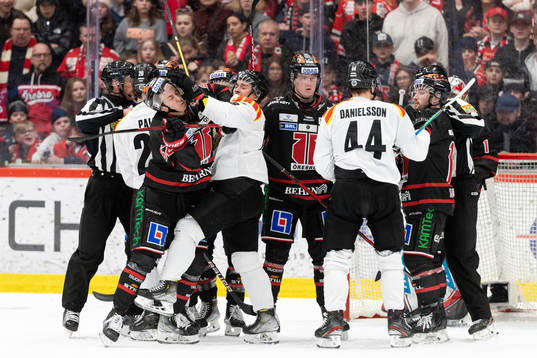 Brynäs Dmytro Timashov och Örebros Robert Leino