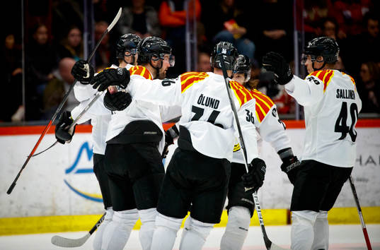 Brynäs Simon Bertilsson gör 0-2 och jublar