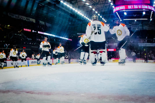 Brynäs Marcus Björk och målvakt Veini Vehviläinen