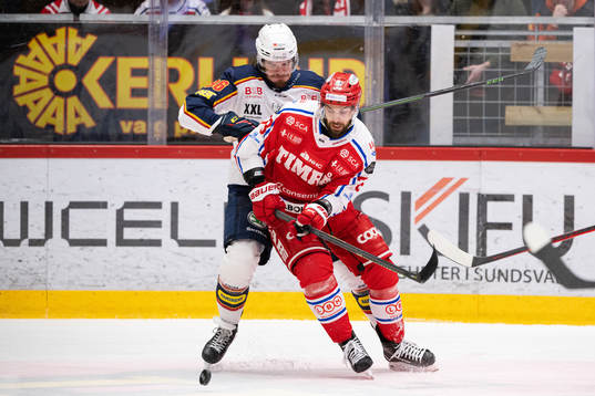 Djurgårdens Eric Gelinas och Timrås Robin Hanzl