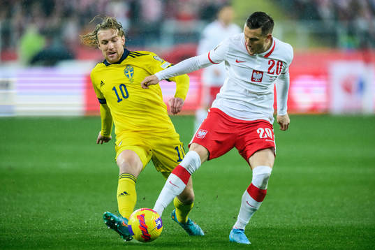 Emil Forsberg of Sweden and Piotr Zielinski of Poland