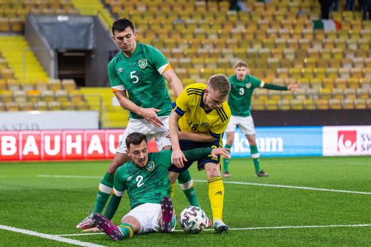 Oisin McEntee and Lee O'Connor of Ireland compete for the ball with Isak Jansson of Sweden