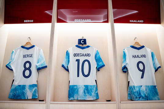 The kits of Sander Berge, Martin Ødegaard and Erling Braut