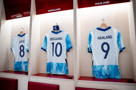 The kits of Sander Berge, Martin Ødegaard and Erling Braut