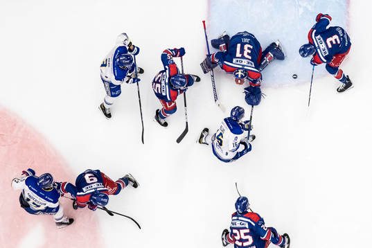 målvakt Tim Juel och Robin Norell och David Quenneville
