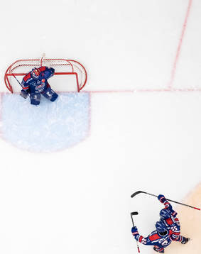 t Tim Juel och John Dahlström och David Quenneville jublar