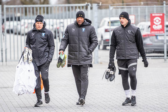 Assisterande tränare Nikola Trajkovic, Jeffrey Aubynn och tränare Milos Milojevic