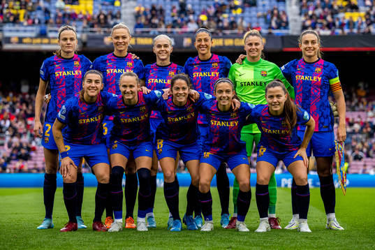  Irene Paredes, Fridolina Rolfö, Maria Pilar Leon, Jennifer Hermoso, goalkeeper Sandra Panos and Alexia Putellas. Front left: Patri Guijarro, Caroline Graham Hansen, Marta Torrejon, Aitana Bonmati and Claudia Pina.