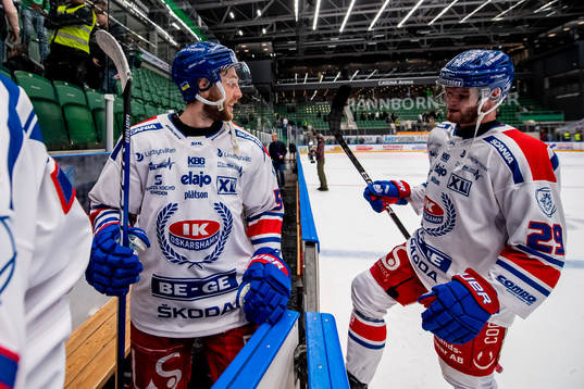 Oskarshamns Robin Norell  jublar med Kim Rosdahl