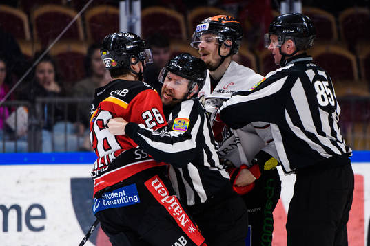 Luleås Radek Muzik och Örebros Emil Larsson