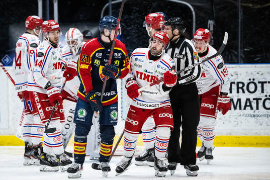 Djurgårdens Filip Cederqvist och Timrås Joey LaLeggia