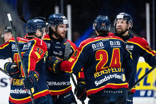 Djurgårdens Eric Gelinas och Dick Axelsson jublar