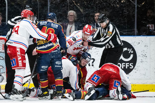 Timrås Pontus Åberg och Djurgårdens Marcus Sörensen
