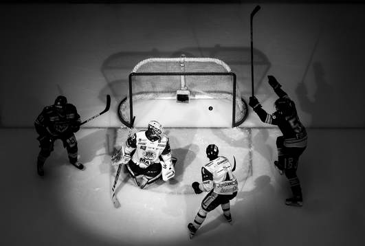 Bla gjennom flere bilder av Ishockey, Kval till SHL, Kvartsfinal 5, HV71 - Västervik