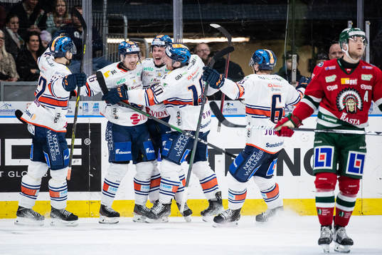 Växjös Olle Lycksell jublar