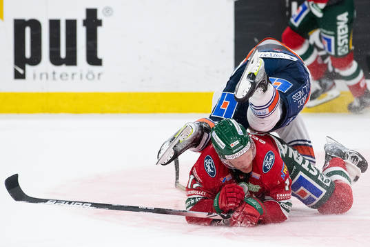 Frölundas Max Friberg och Växjös Richard Gynge