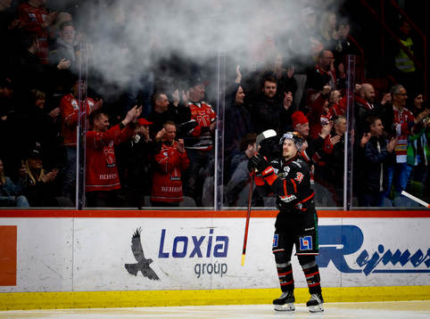 Örebros Emil Larsson jublar