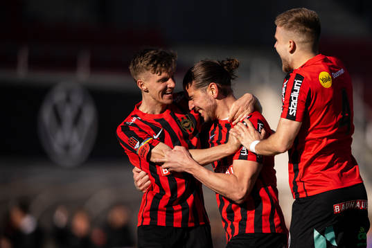Brommapojkarnas Nikola Vasic jublar