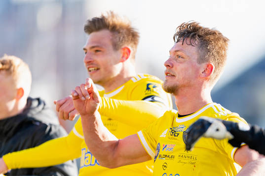 Falkenbergs Robin Hofsö jublar