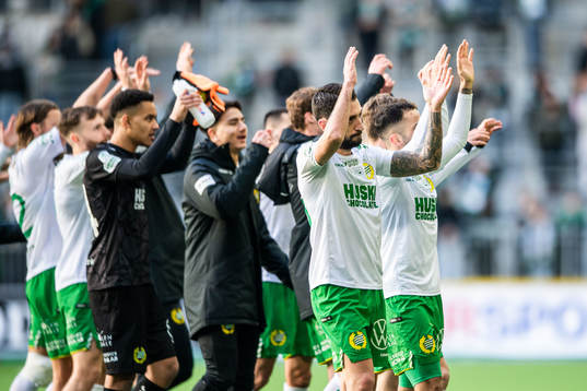 Hammarbys Nahir Besara jublar med lagkamrater