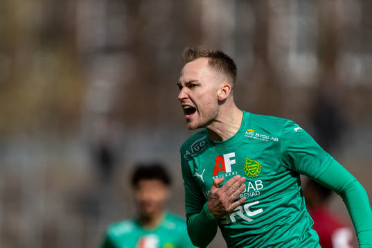 Olympics Filip Bohman jublar efter 1-2 målet