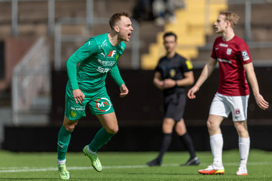 Olympics Filip Bohman jublar efter 1-2 målet