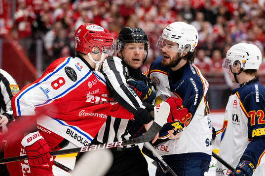 Timrås Ziyat Paigin och Djurgårdens Eric Gelinas