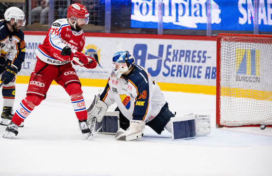 Timrås Robin Hanzl gör 1-0 bakom Djurgårdens målvakt