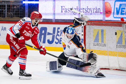 Timrås Robin Hanzl gör 3-0 bakom Djurgårdens målvakt