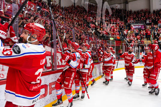 Timrås spelare jublar