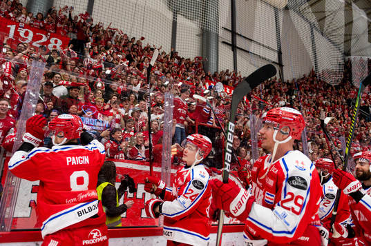 Timrås spelare jublar