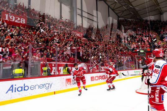 Timrås Viktor Lodin jublar mot publiken