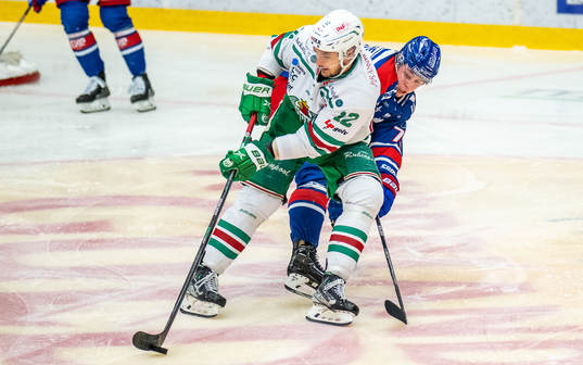 Rögles Brady Ferguson och Oskarshamns Emil Martinsen