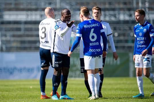 Trelleborgs Jesper Modig och Utsiktens Nsima Peter