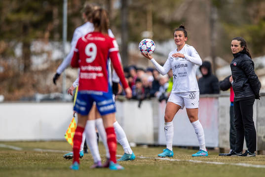 Rosengårds Katrine Veje och tränare Renee Slegers