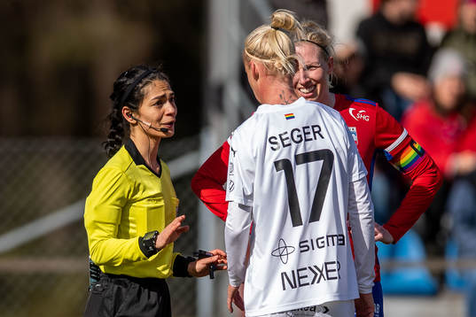 Domare Maral Mirzai Beni i samtal med Rosengårds Caroline