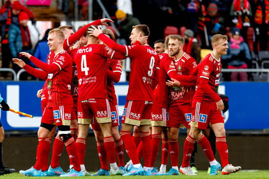 Skövdes spelare jublar