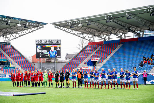 Birgitte Bjørlykhaug, Synne Vatshelle Raa, Tuva Lotte Leschbrandt Espås, Vilde Anett Fjelldal, Cassandra Ella Archontoulis Bogere, Rakel Jagtøien Renolen, Mia Rostad Huse, Synne Masdal, Frida Berg Lyshoel, goalkeeper Hildegunn Sævik and Sarah Alexandra Lilleberg Suphellen of Røa and Stine Ballisager Pedersen, goalkeeper Guro Pettersen, Malin Skulstad Sunde, Janni Bøgild Thomsen, Rikke Bogetveit Nygard, Elise Hove Thorsnes, Olaug Tvedten, Ingibjörg Sigurdardottir, Agnete Kristine Nielsen, Thea Bjelde and Dejana Stefanovic of Vålerenga ahead of the Toppserien match between Vålerenga and Røa on April 3, 2022 in Oslo. 