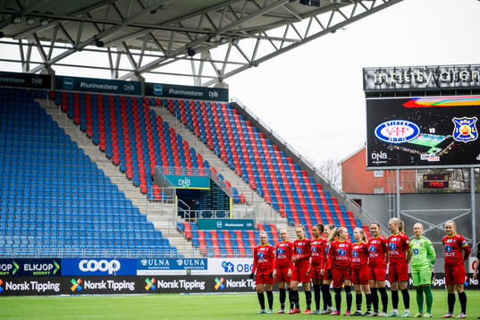 Birgitte Bjørlykhaug, Synne Vatshelle Raa, Tuva Lotte Leschbrandt Espås, Vilde Anett Fjelldal, Cassandra Ella Archontoulis Bogere, Rakel Jagtøien Renolen, Mia Rostad Huse, Synne Masdal, Frida Berg Lyshoel, goalkeeper Hildegunn Sævik and Sarah Alexandra Lilleberg Suphellen of Røa ahead of the Toppserien match between Vålerenga and Røa on April 3, 2022 in Oslo. 