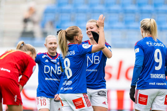 Rikke Bogetveit Nygard and Agnete Kristine Nielsen of Vålerenga celebrate the 2-0 goal