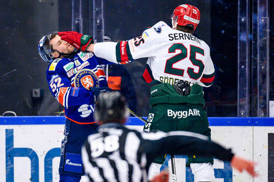 Gruff mellan Växjös Arvid Lundberg och Frölundas Elmer