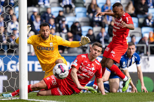 IFK Göteborgs målvakt Warner Hahn och Värnamos Marcus
